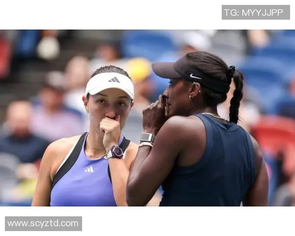 足球明星妻子赛场观战风采尽显引发球迷热议与关注